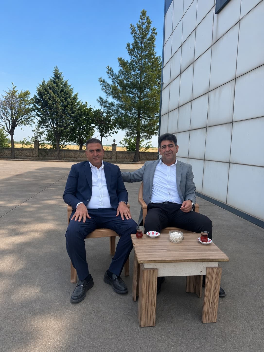 MAF LİDAŞ kurucu ortakları Tahsin Ulu ve Mehmet Ali Sağır, tesis önünde